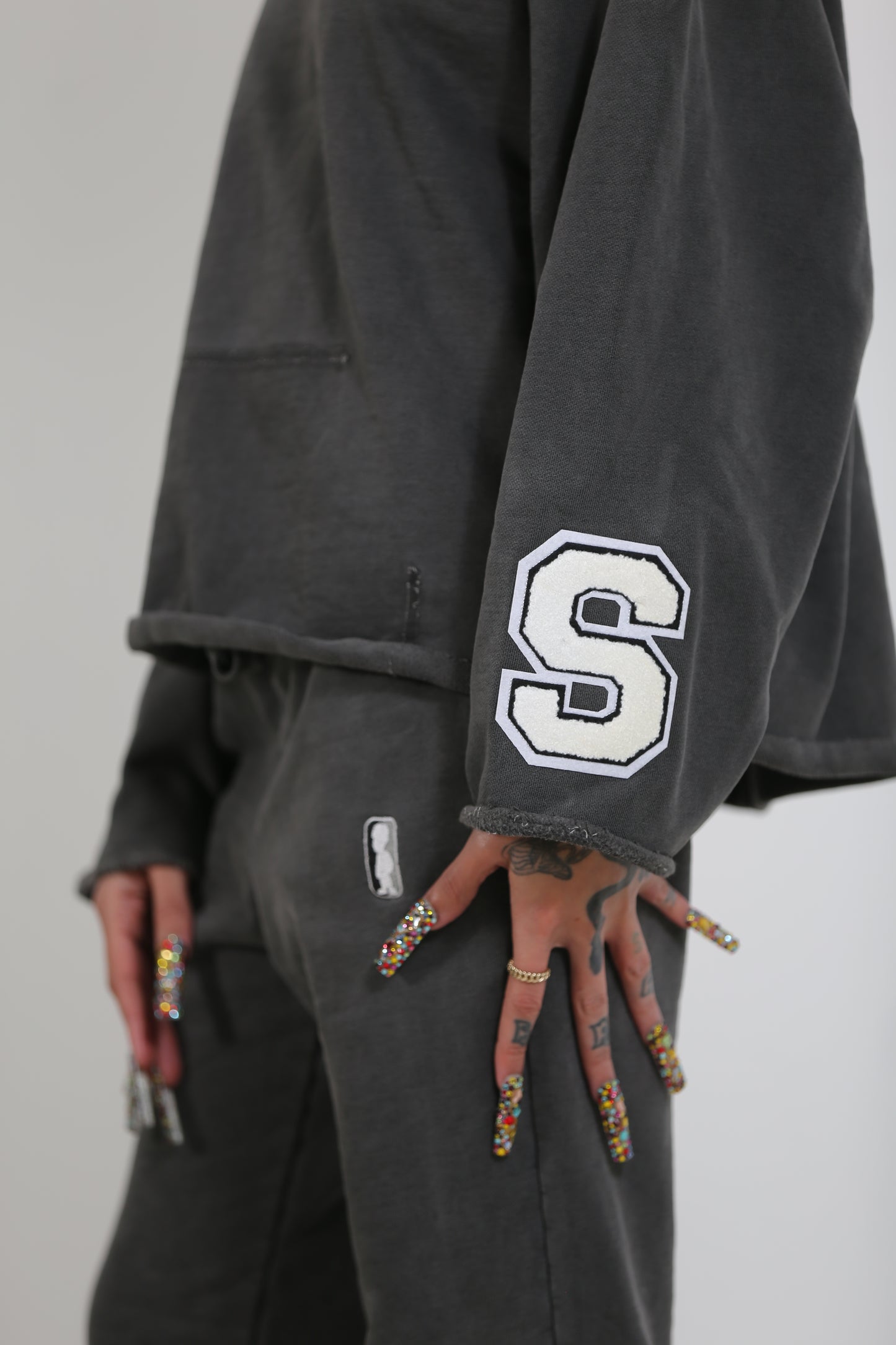 CROPPED SLATE HOODIE